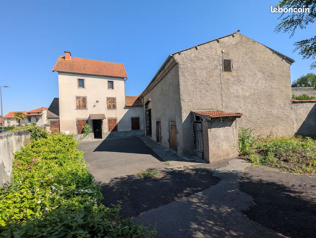 Maison 6 pièces 95 m² · à Sardon · 95 m² · 99 000 €