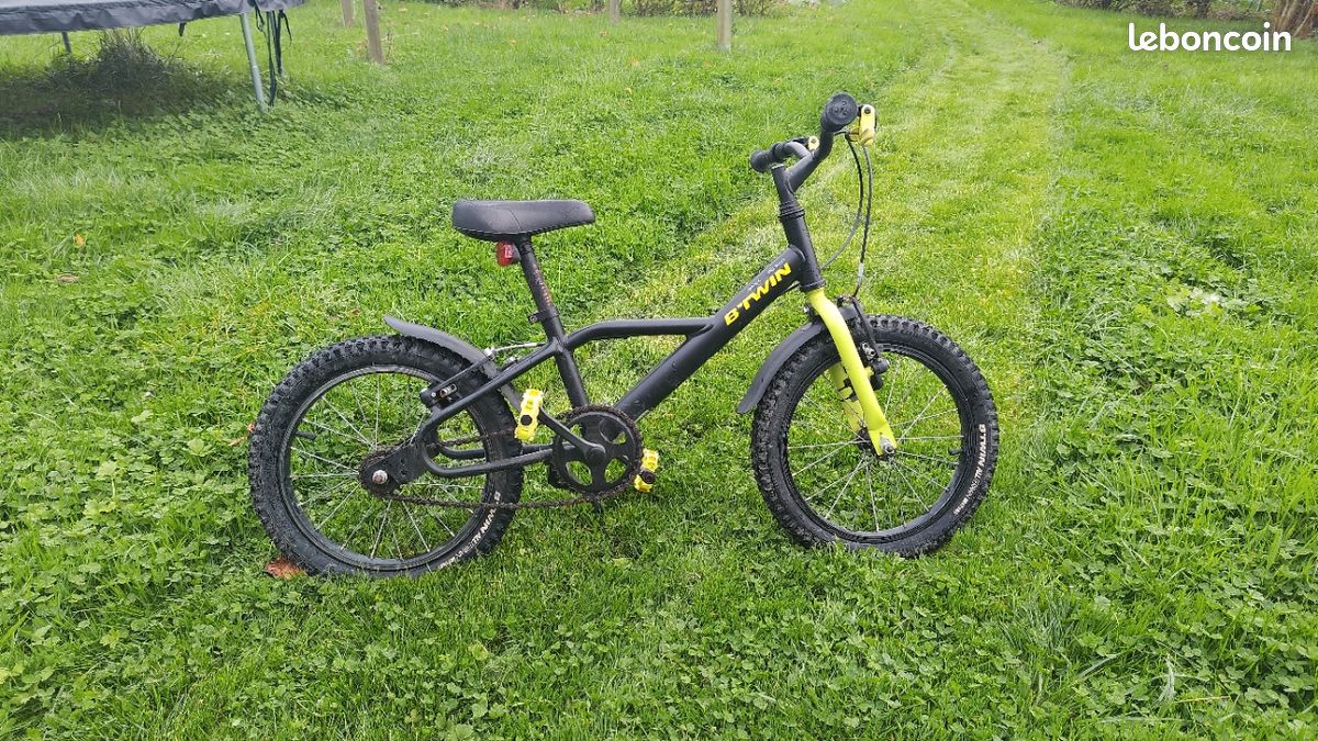 Vélo enfant 16″ Btwin 16 pouces 4‑6 ans 500 Dark Hero 4-6 ans