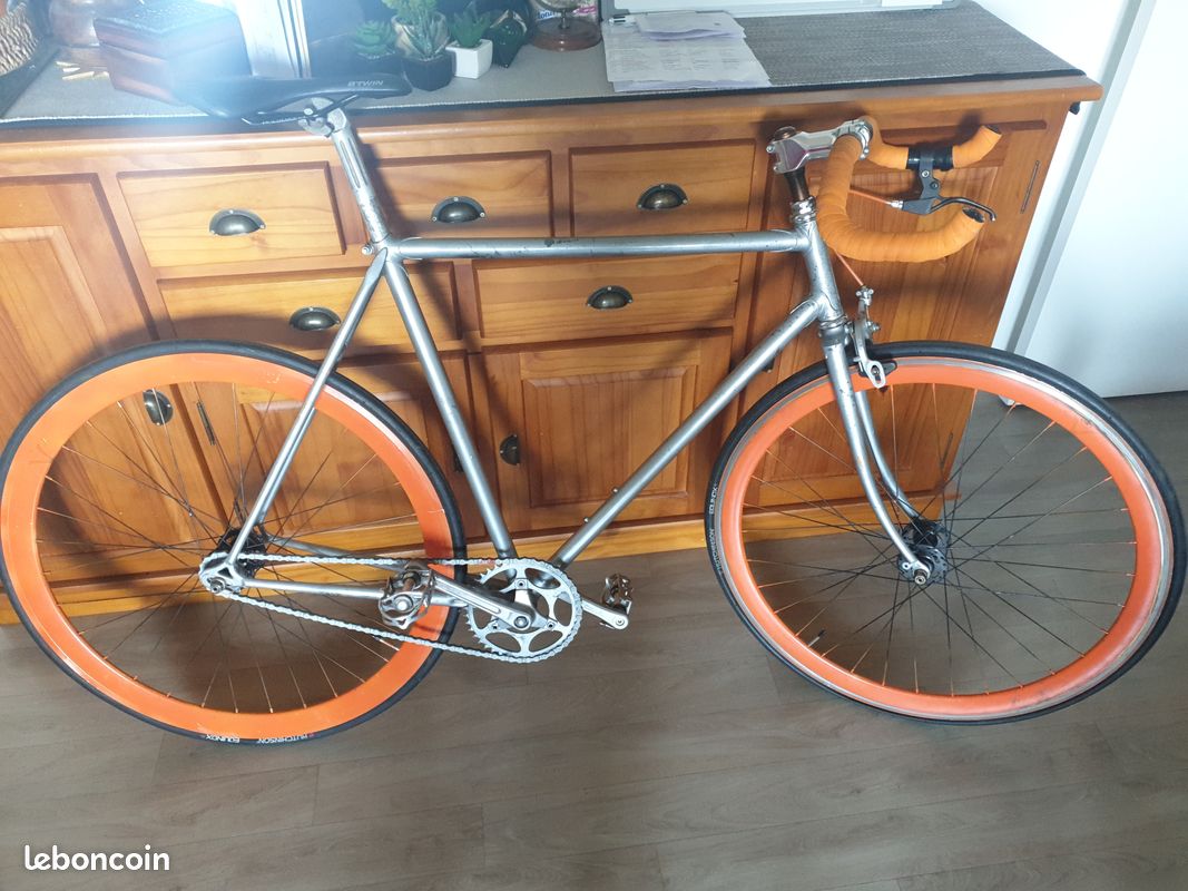 Fixie + vélo de course pour pieces (image 1)
