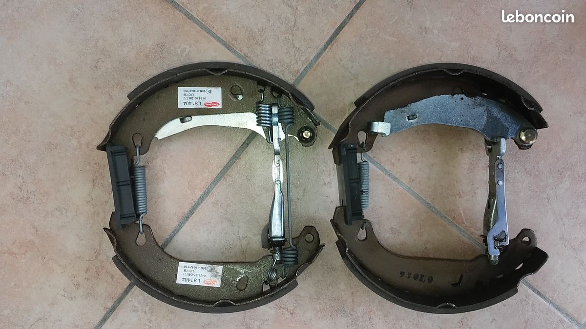 Garnitures de frein Clio neuves (image 1)