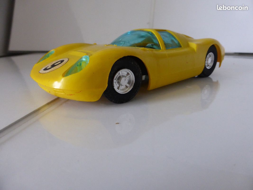 Miniature Ferrari P70 Jaune – Échelle 1/32 – Vintage Made In Japan