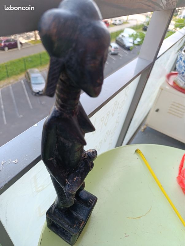 Statue africaine avec son bébé, bois brut (image 5)