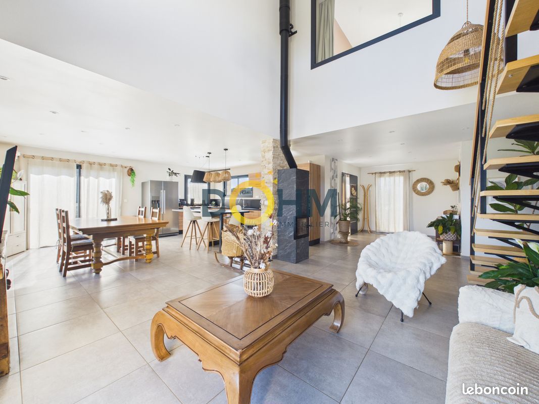 Maison 6 pièces 182 m² · à Chaspuzac · 182 m² · 355 000 €
