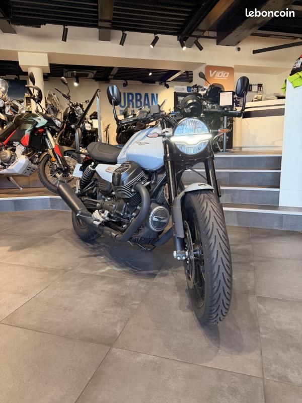 Moto Guzzi V7 SPORT 850 (image 1)