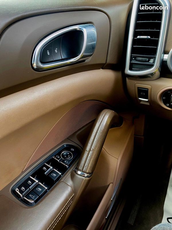 Porsche Cayenne Diesel 3L V6 Belle configuration En bon état (image 6)