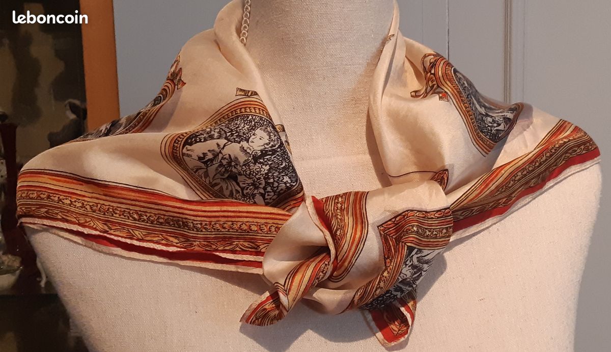 Foulard Carré Touche Soie Motif Déco des Chateaux (x6) - Grossiste
