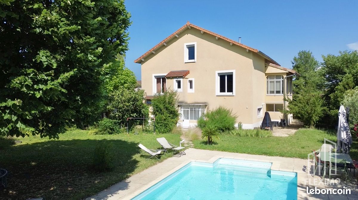 Maison 8 pièces 245 m² · à Guilherand-Granges · 245 m² · 649 900 €
