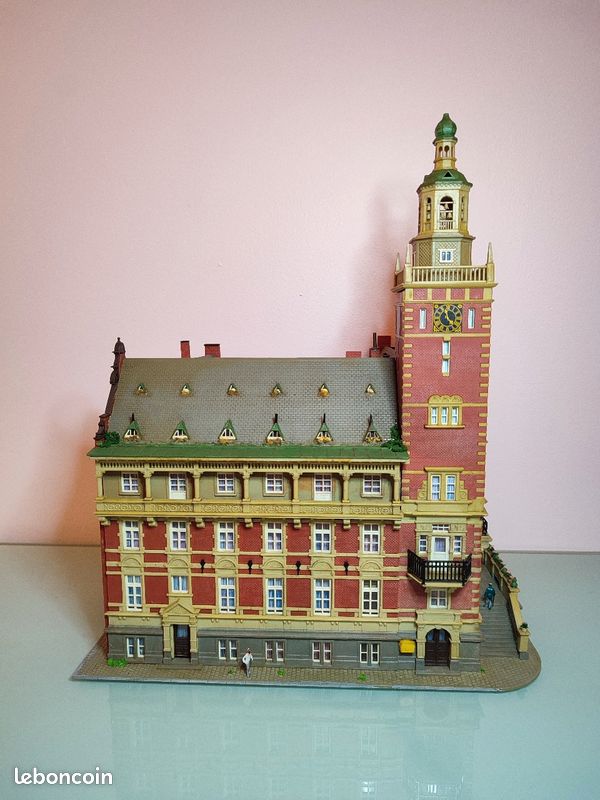 Bâtiment Kibri HO - Immeuble Résidentiel Avec Magasins - Réf. 8222 - Neuf Multicolore Pour Réseau De Train