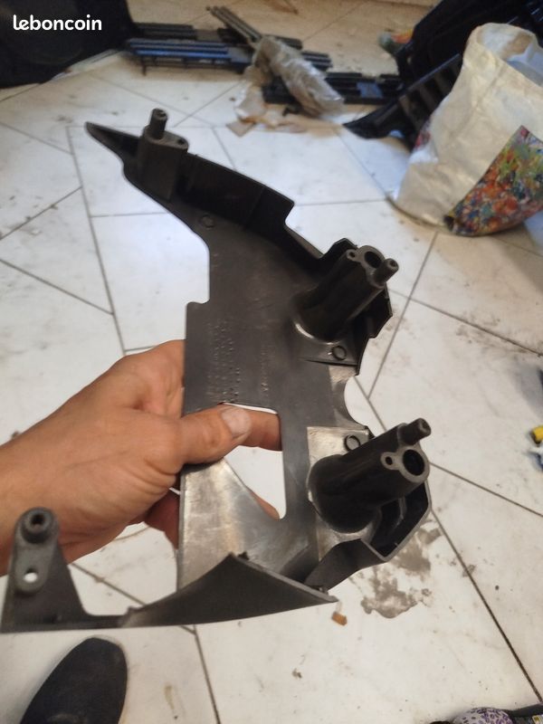 Plastique entourage volant 205 (image 3)