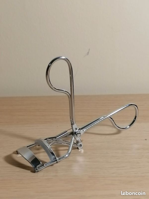 Recourbe cils neuf dans emballage d'origine avec tampon de rechange : 3 (image 1)