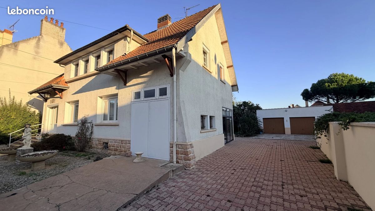 Maison 8 pièces 162 m² · à Lamarche-sur-Saône · 162 m² · 185 000 €