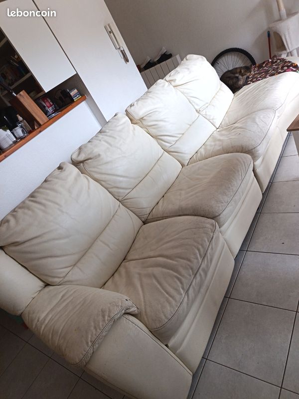 Lot De 2 Canapés En Cuir Blanc Cassé Avec Accoudoirs Bois - Identiques - Bon état
