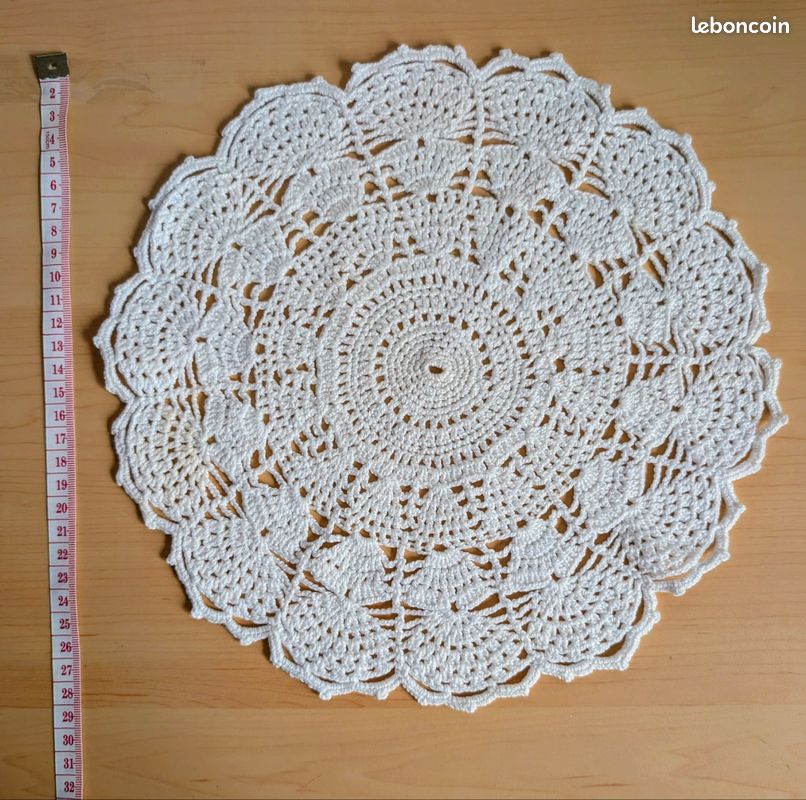Lot napperons au crochet+ 1 bonnet bébé (image 13)
