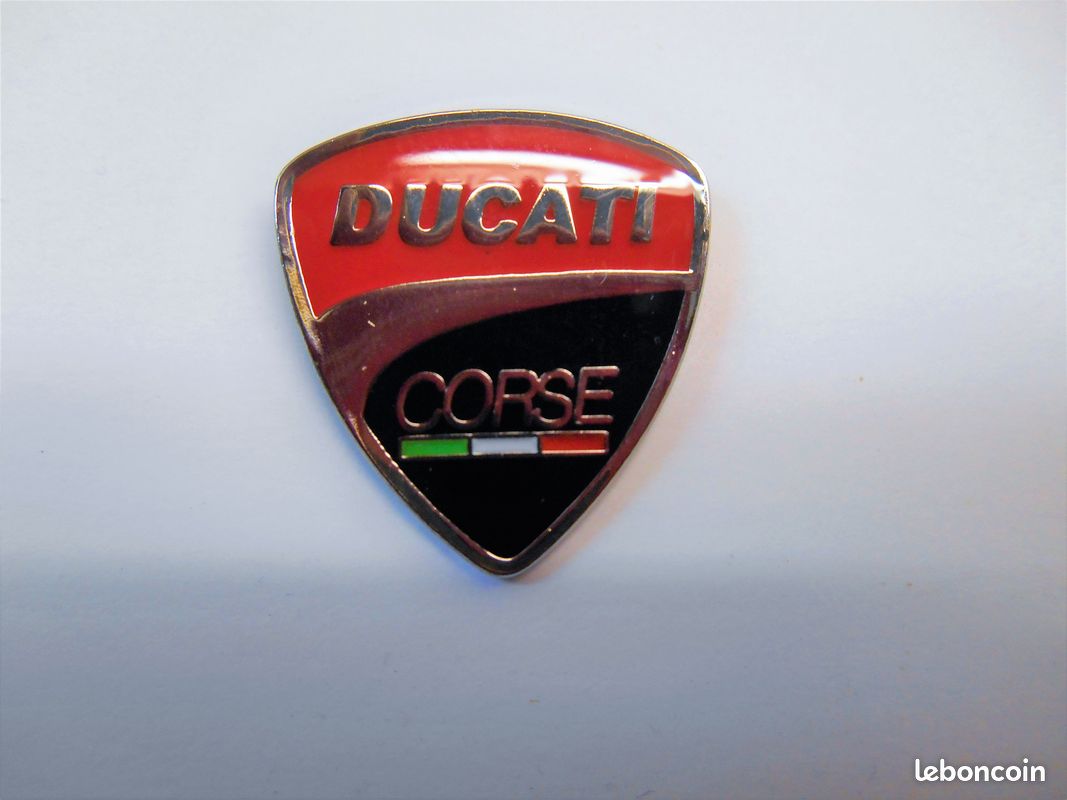 Pin's Broche Métal Ducati – Logo Laiton Poli – Pochette Velours Inclus
