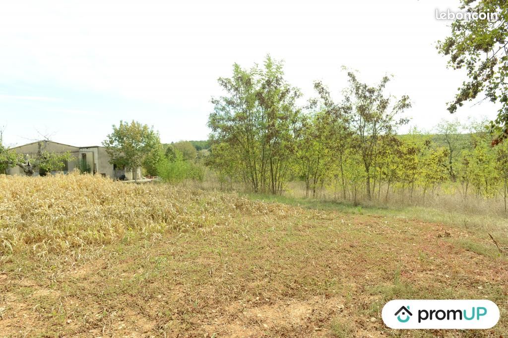 Terrain 2 000 m² Floressas · 39 000 €