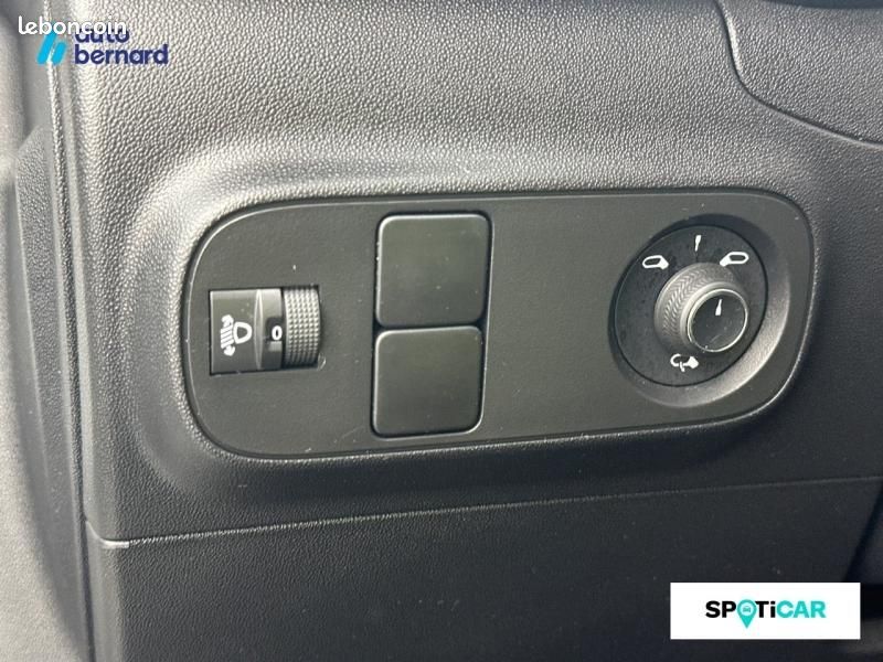 Citroen C3 1.2 PureTech 83ch S&S Shine (image 17)