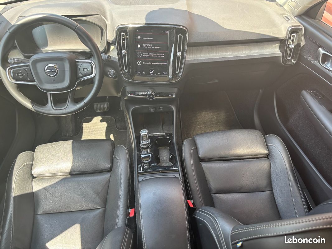 VOLVO XC40 D3150 ch Geartronic 8 Inscription / Toit ouvrant / Caméra 360 / Carplay / Garantie 12 mois (image 2)