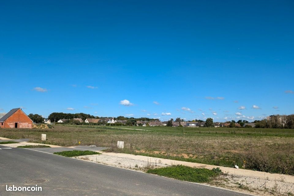 Terrain 701 m² Pierres · 75 900 €