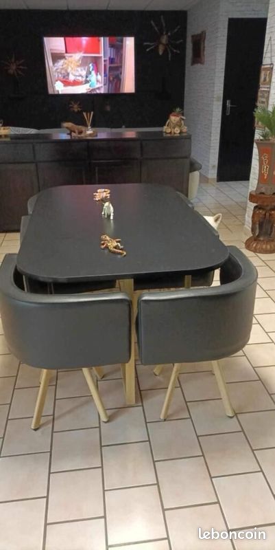 Table moderne noir mat en bonne état (image 1)