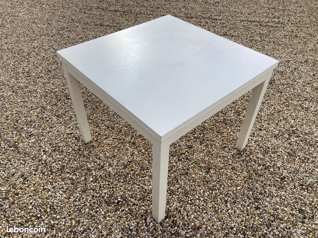 Table blanche IKEA (image 1)