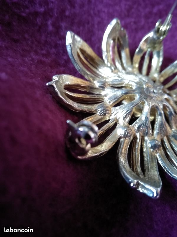 Belle Broche Vintage Fleur Marguerite En Bakélite - Style Rétro