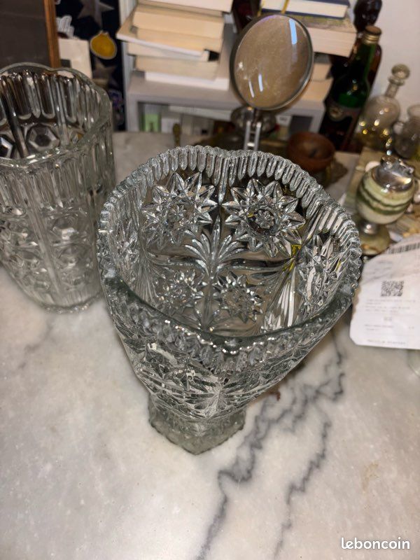 Vase en Cristal Pressé – Motif Étoiles et Palmes, 25,5 cm (image 2)