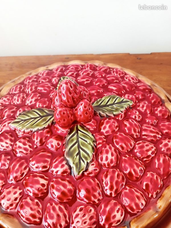 PLAT A TARTE EN CERAMIQUE AVEC COUVERCLE - BARBOTINE POMME