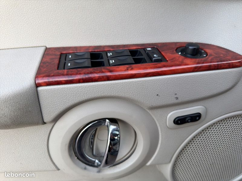Jeep COMMANDER 3.0 CRD LIMITED + TREUIL ELECTRIQUE + PARE-CHOCS OFF-ROAD RENFORCE (image 24)