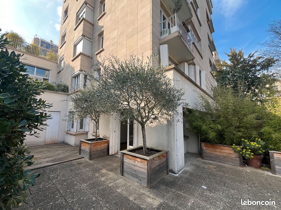 Appartement 6 pièces 161 m² · à Saint-Cloud · 161 m² · 1 090 000 €