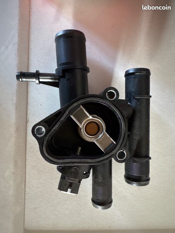 Boîtier D'eau + Thermostat Pour Renault Mégane 1.9 DT - Neuf Sous Emballage - Marque Storm