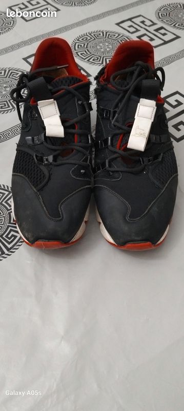 Vendre 3 basket homme marque dior dont 3 couleur bleu , noir, blanc (image 1)