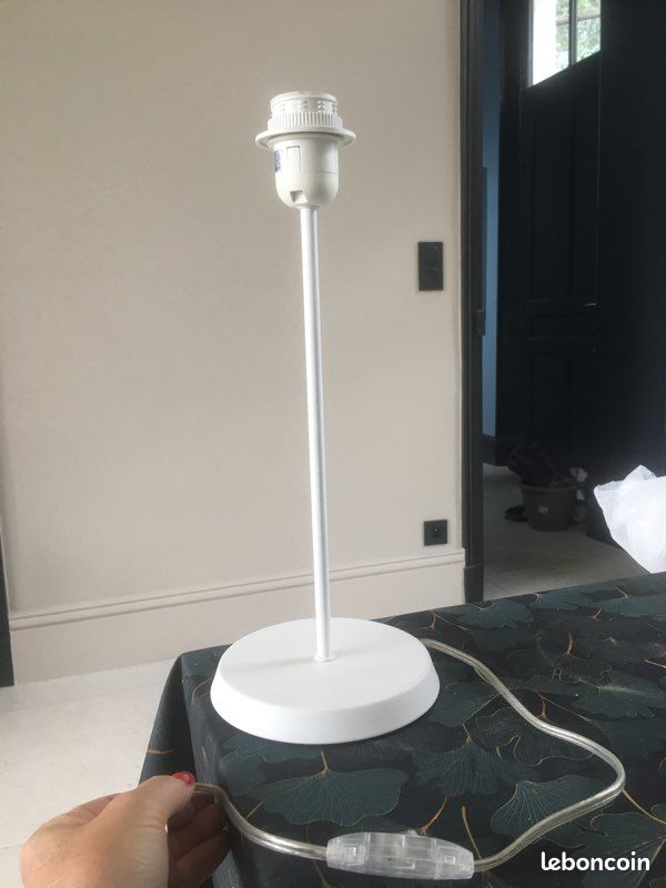 Pied de lampe (image 1)