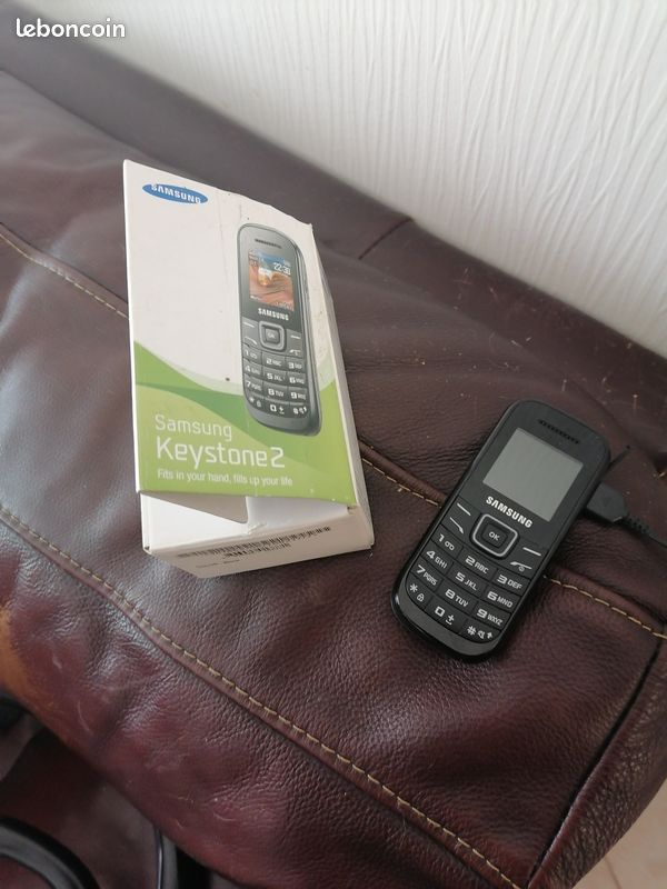 Téléphone portable samsung GT-E1200 (image 1)