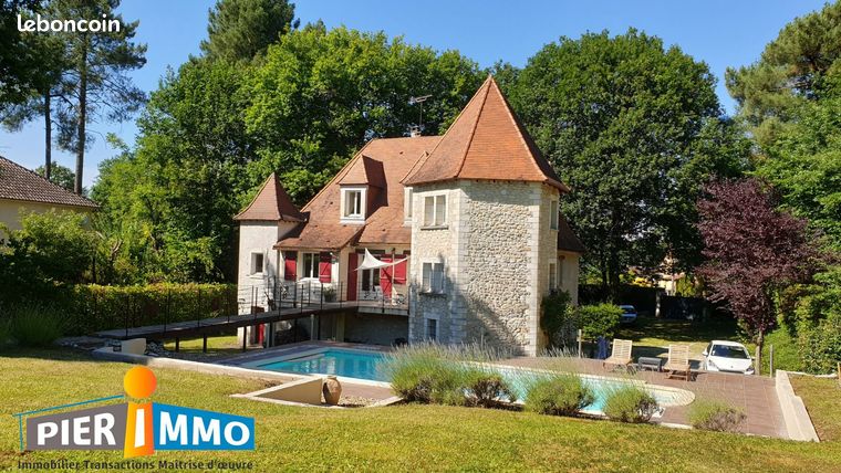 Propriété 8 pièces 241 m²