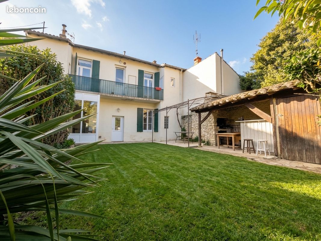 Immeuble 6 pièces 147 m² · à Nîmes · 147 m² · 229 000 €
