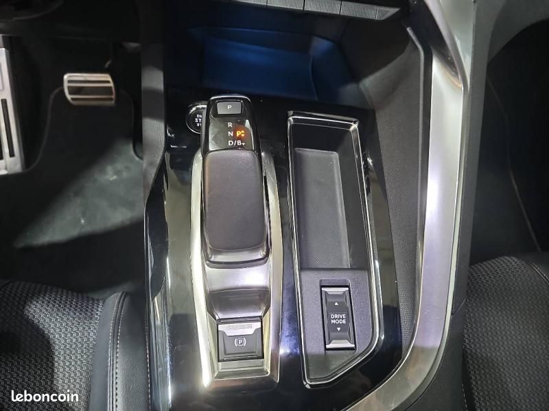 Peugeot 3008 HYBRID 225ch GT e-EAT8 (image 24)