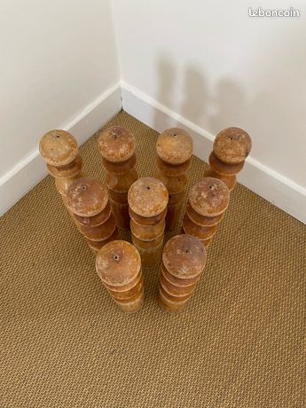 Petit Lot Ancien De 9 Quilles En Bois Avec Boule – France 1930 – Miniature