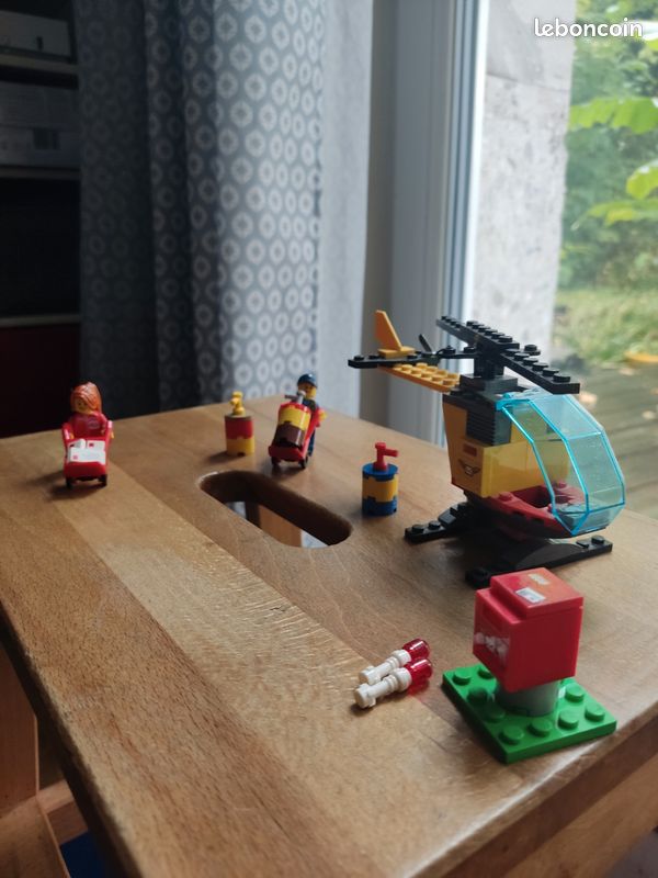 Lego city 60100 (image 1)