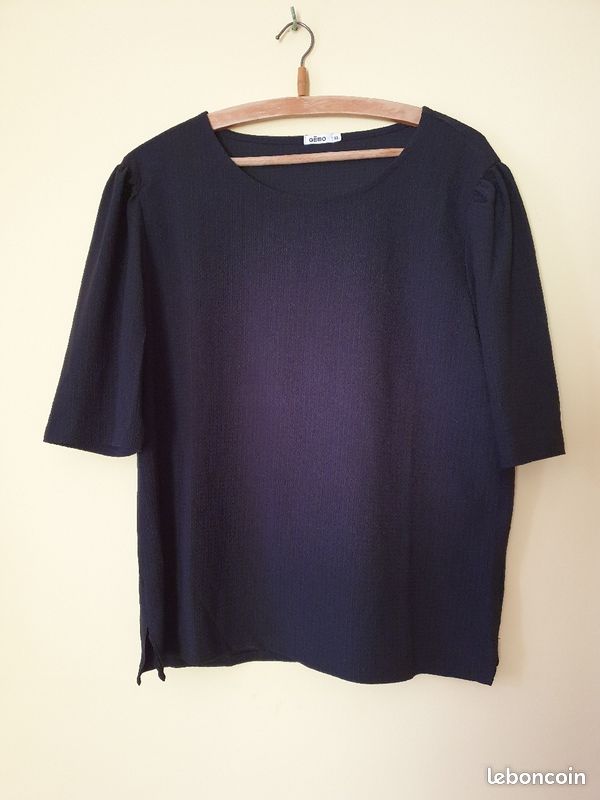 T shirt (image 1)