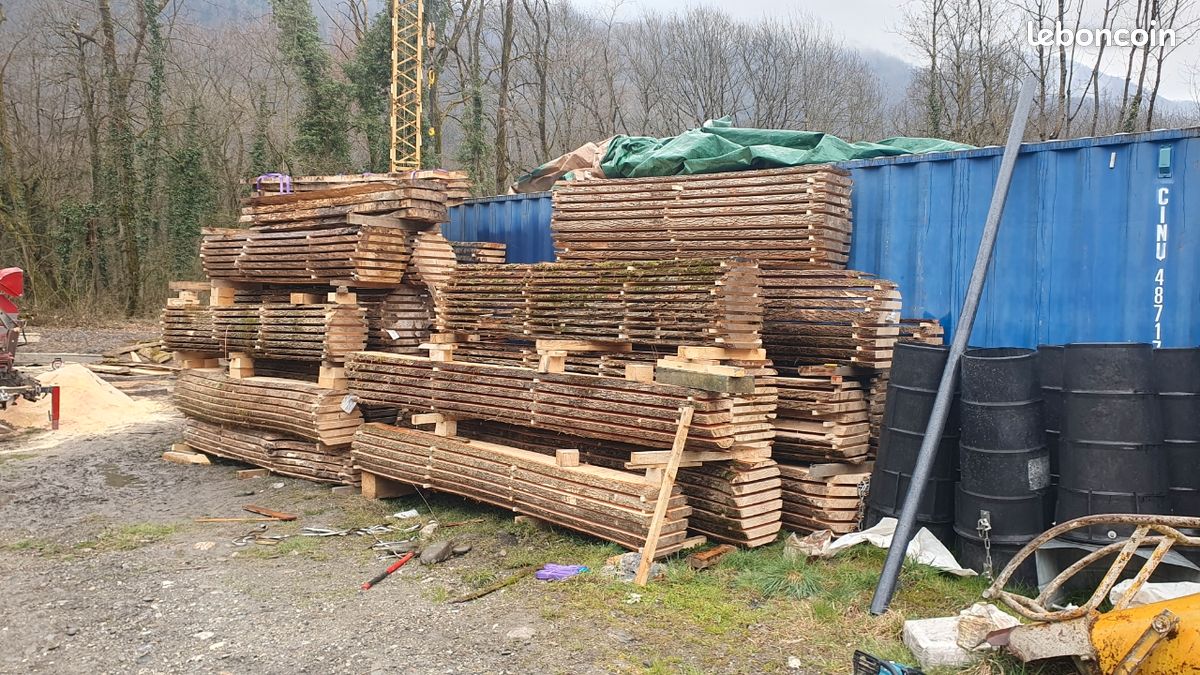 Plots de frêne frais de sciage (image 1)