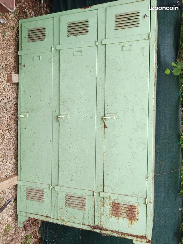 Vestiaire métallique vert 3 portes (image 1)
