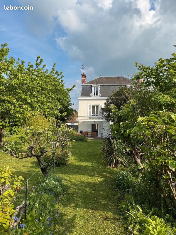 Maison 5 pièces 240 m² · à Maule · 240 m² · 845 000 €