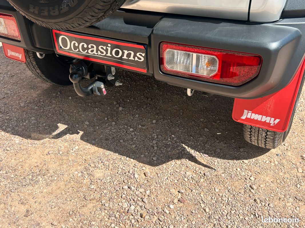 Jimny 4x4 1.5 vvt 102 privilege attelage du 12/2023 garantie constructeur 12000 kms reels (image 10)