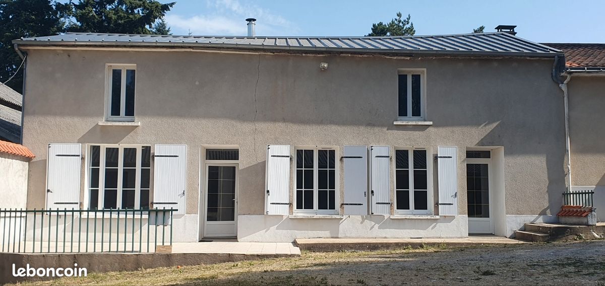 Maison 5 pièces 130 m² · à Fenioux · 130 m² · 628 €