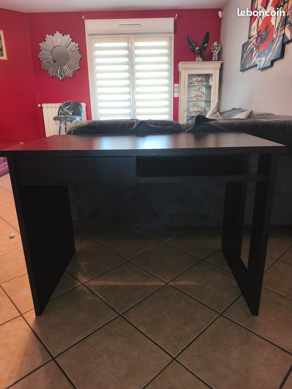 Bureau en bois noir (image 1)