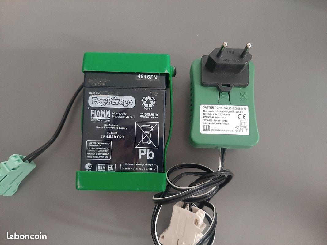 Batterie et chargeur Peg-Perego (image 1)