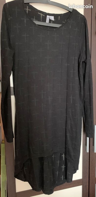Pull fin style tunique (longue) - motifs originaux Marque : H&M - divided Bon état Taille : M Matières : coton et polyester (image 1)