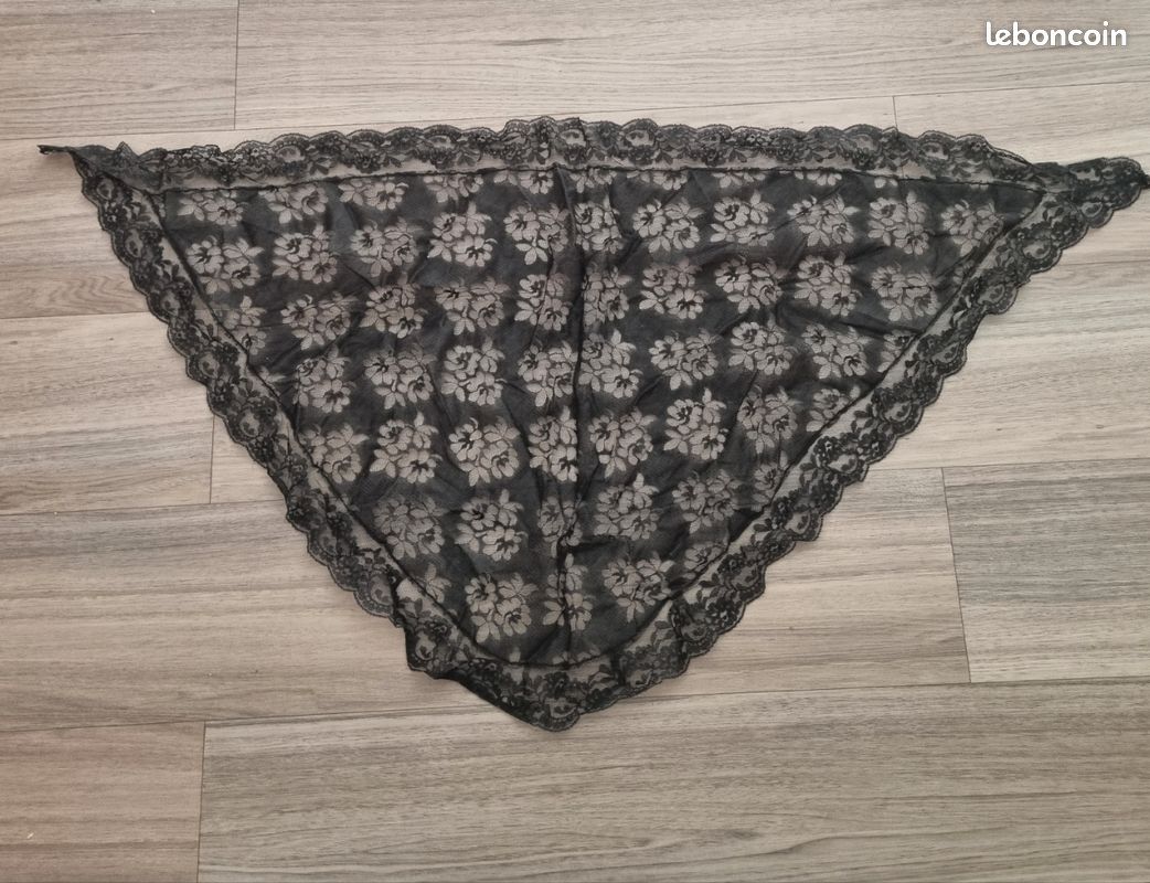 Mantille, foulard dentelle noire (image 1)