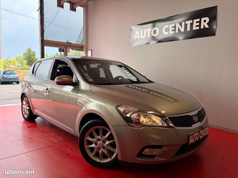KIA CEE-D 1.6 CRDi 115 cv (image 2)