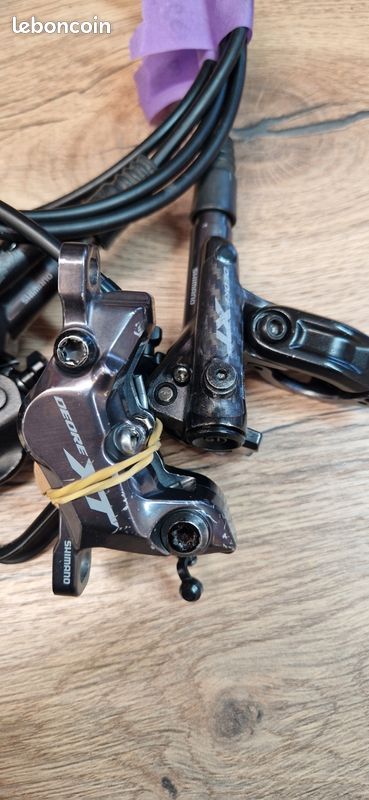 Frein avant Shimano XT 4 pistons + adaptateur - NEUF - Équipements vélos